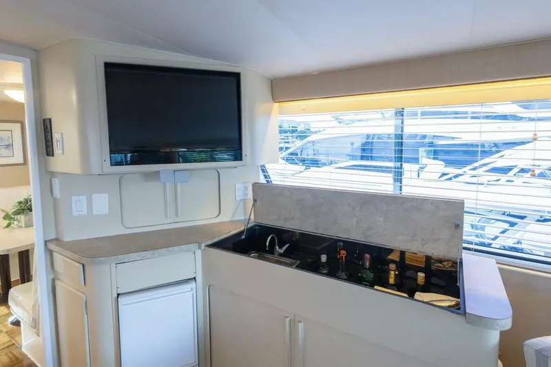 Yacht Photos Pics Interior of 1987 Hatteras 70 Cockpit Motor Yacht with bar and TV setup.