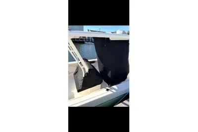 2020 Robalo R272 Center Console