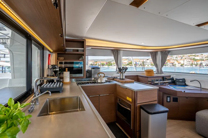 Sofia Yacht Photos Pics 