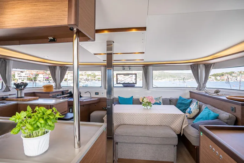 Sofia Yacht Photos Pics 