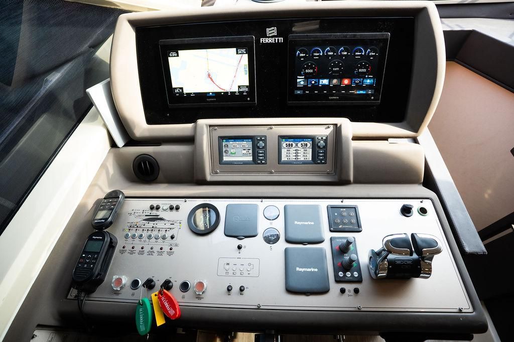 2009 Ferretti Yachts 47 