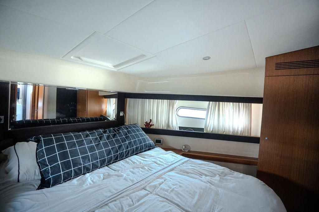 2009 Ferretti Yachts 47 
