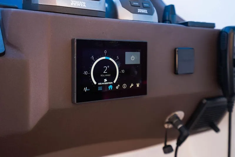 Relax Josephine Yacht Photos Pics Control panel of 2022 Azimut Atlantis 45 yacht displaying roll angle.