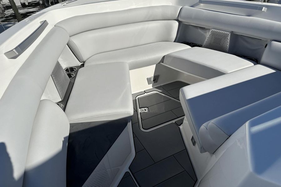 2020 Aviara AV-32