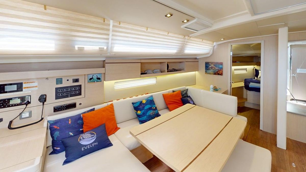 2021 Beneteau 42 