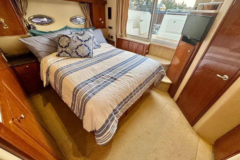 Shake N' Bake Yacht Photos Pics Luxurious 2006 Meridian Motoryacht bedroom with cozy bedding and elegant wood finishes.