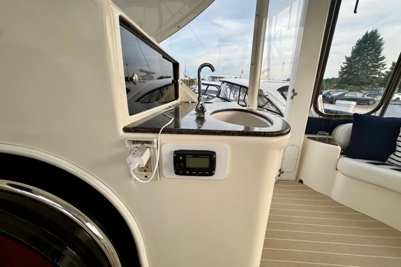 Shake N' Bake Yacht Photos Pics 2006 Meridian Motoryacht interior with sink, countertop, and seating area.