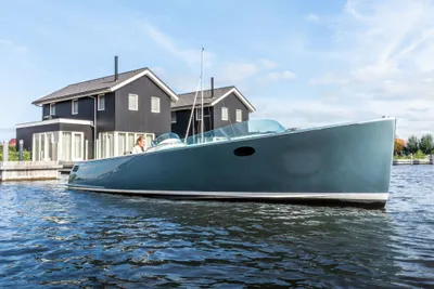 2010 AdmiralsTender S28 "Sea Snake"