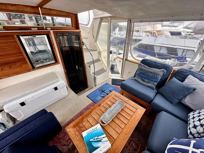 Sea Suite Yacht Photos Pics 1989 Viking 44 Motor Yacht interior with cozy seating, wooden table, and nautical decor.