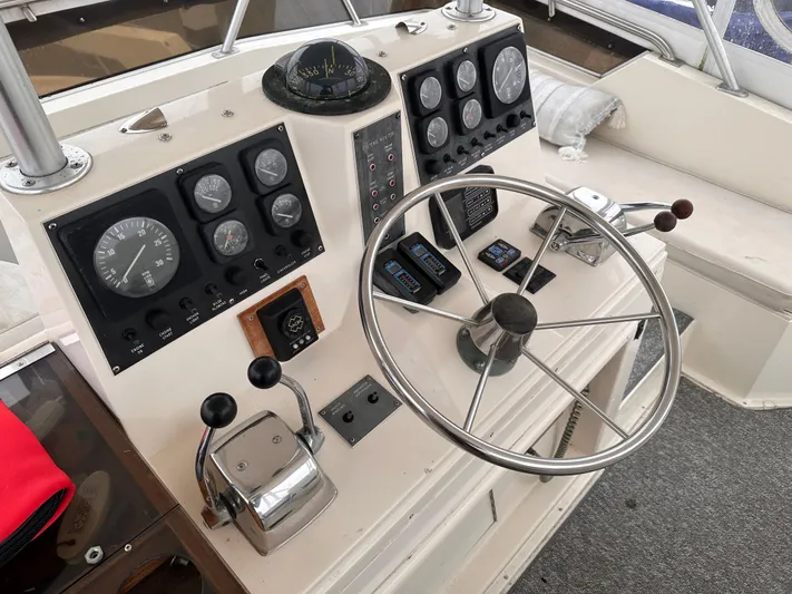 Sea Suite Yacht Photos Pics 1989 Viking 44 Motor Yacht helm with steering wheel, gauges, and controls.