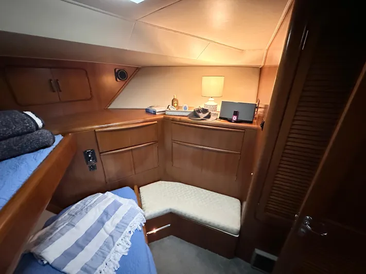 Sea Suite Yacht Photos Pics 1989 Viking 44 Motor Yacht cabin with cozy seating, wooden cabinetry, and soft lighting.