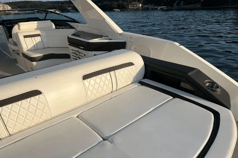 2018 Sea Ray 310 Slx Yacht Photos Pics 