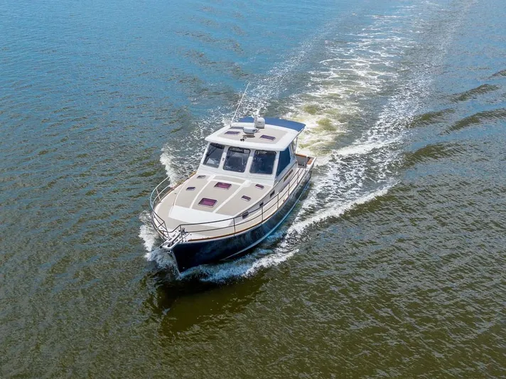 True Blue Yacht Photos Pics 2005 Sabre 42 Express yacht cruising on open water.