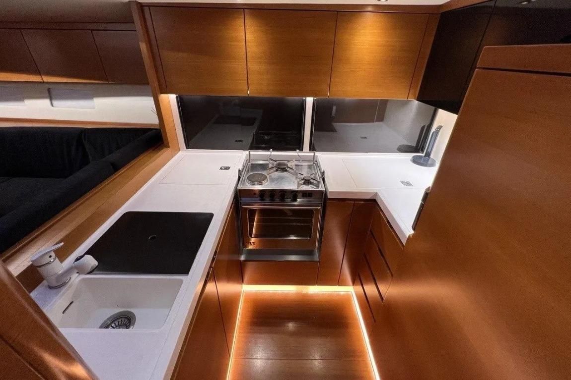 2016 Ice Yachts 61 