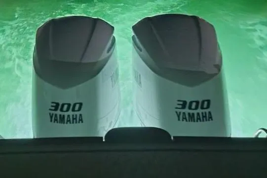  Yacht Photos Pics Twin Yamaha 300 outboard engines on a 2004 Intrepid boat.