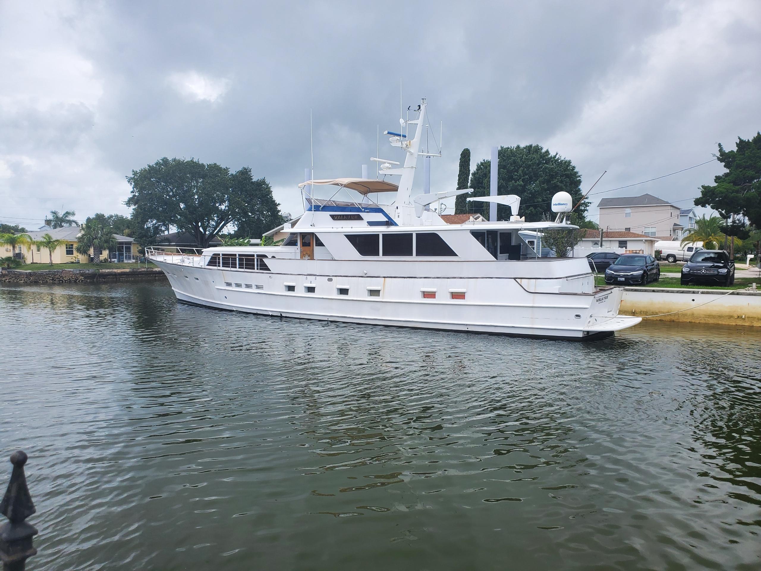 90 ft burger yacht