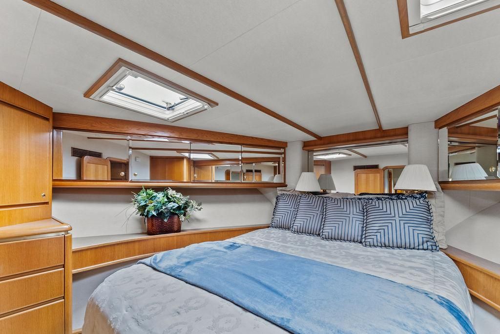 2000 West Bay 58 