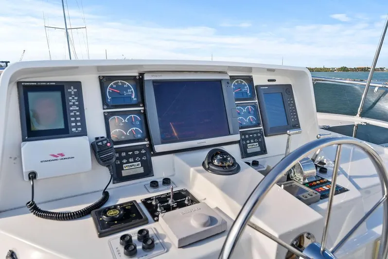 Five O'clock Yacht Photos Pics Flybridge helm station