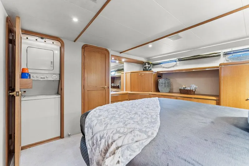 Five O'clock Yacht Photos Pics Luxurious bedroom in 2000 West Bay 58 Sonship yacht with washer-dryer unit.