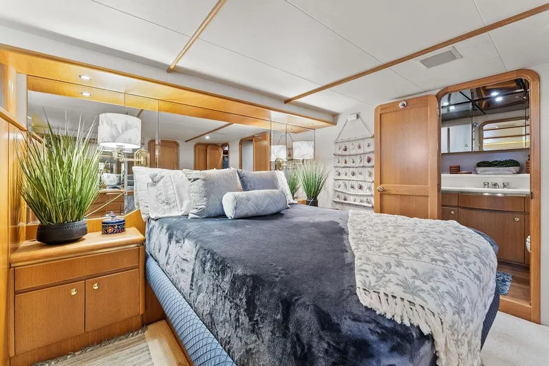 Five O'clock Yacht Photos Pics Master stateroom