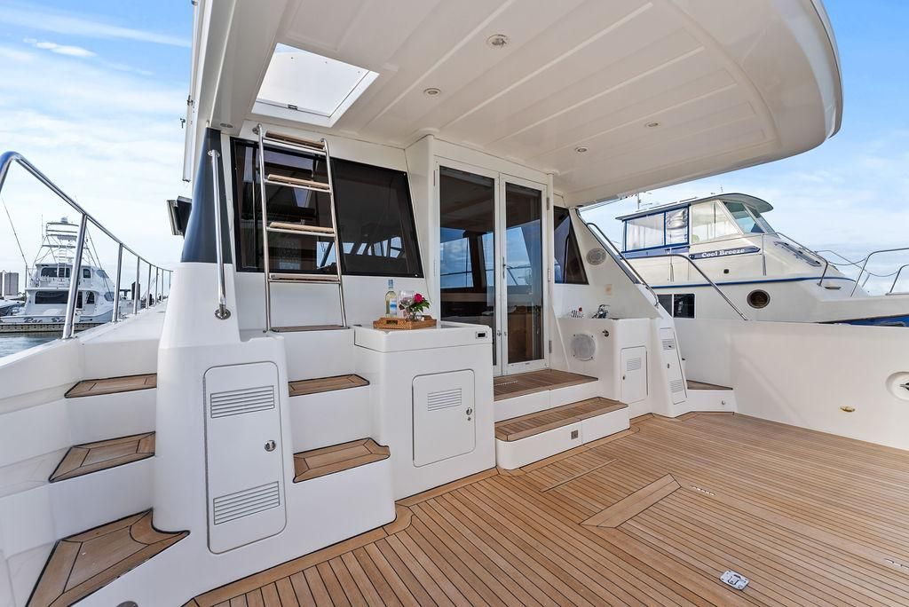 2000 West Bay 58 