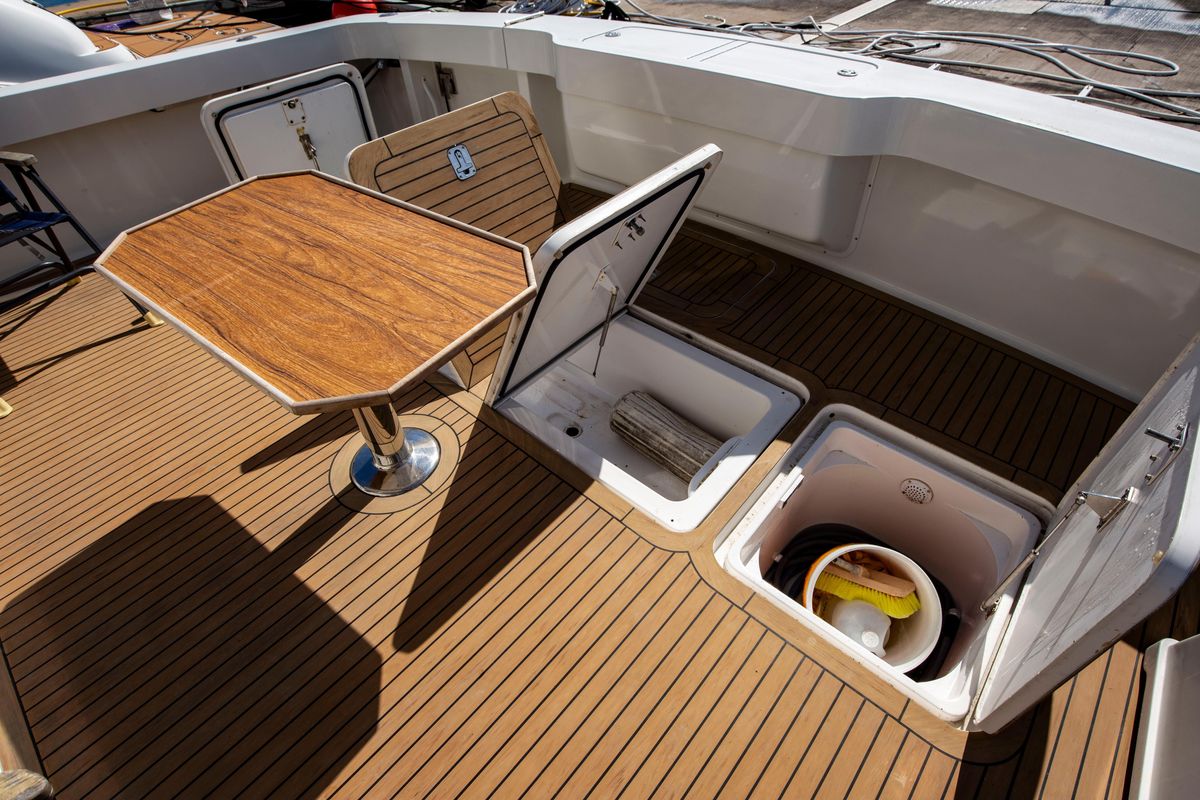 2002 Viking 65 