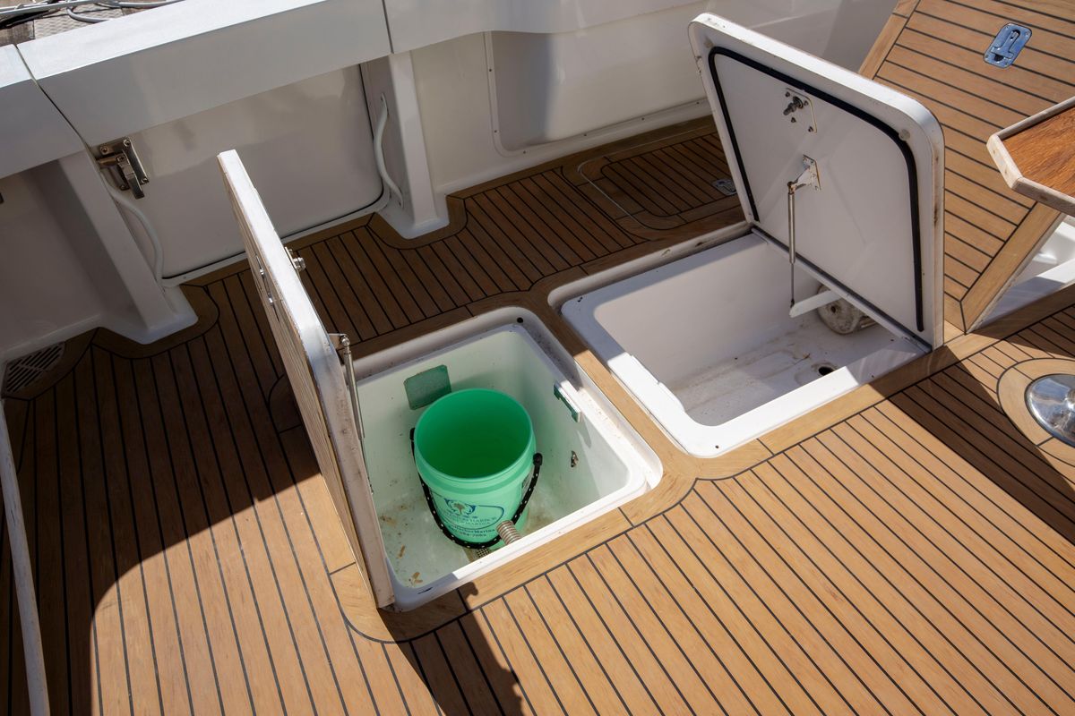 2002 Viking 65 