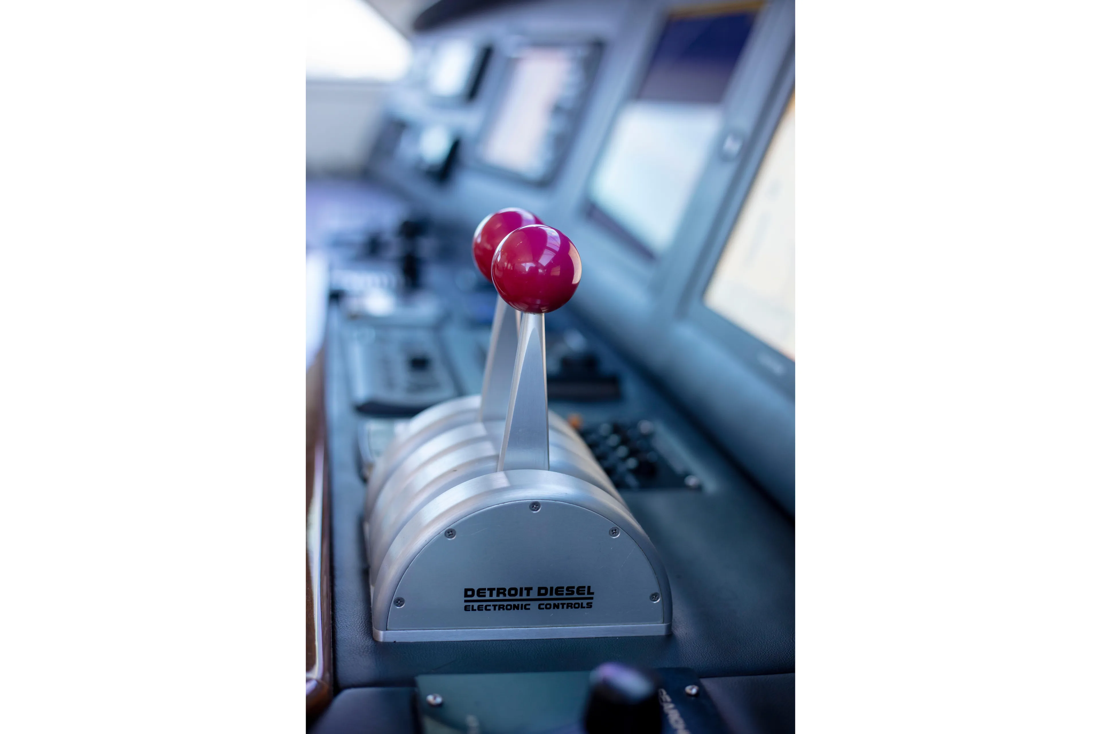 Prime Time Yacht Photos Pics Control levers on 2002 Viking 65 Enclosed Bridge yacht, featuring Detroit Diesel electronic controls.