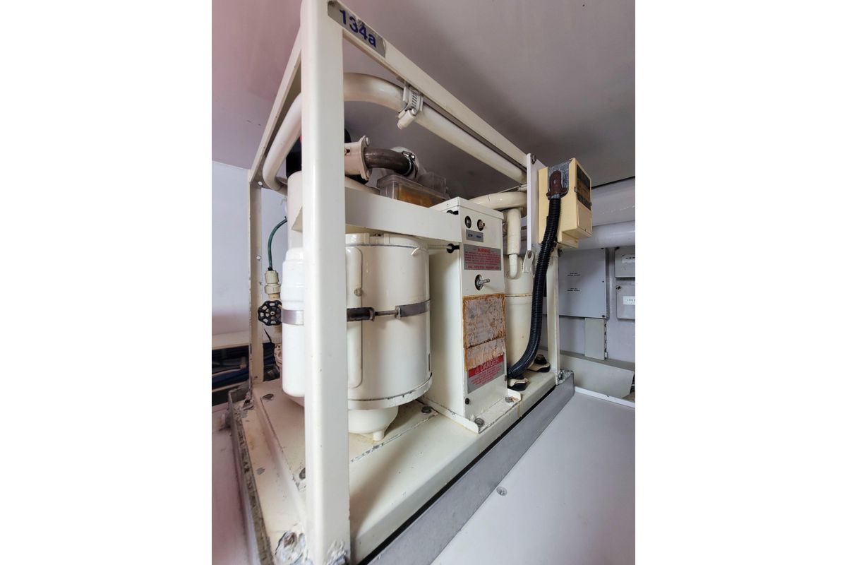 2002 Viking 65 