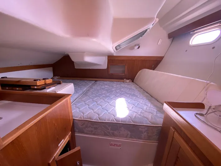 Glamorgan Yacht Photos Pics 2004 Catalina 350 Glamorgan