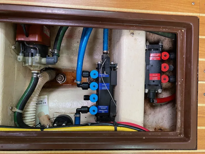 Glamorgan Yacht Photos Pics 2004 Catalina 350 Glamorgan