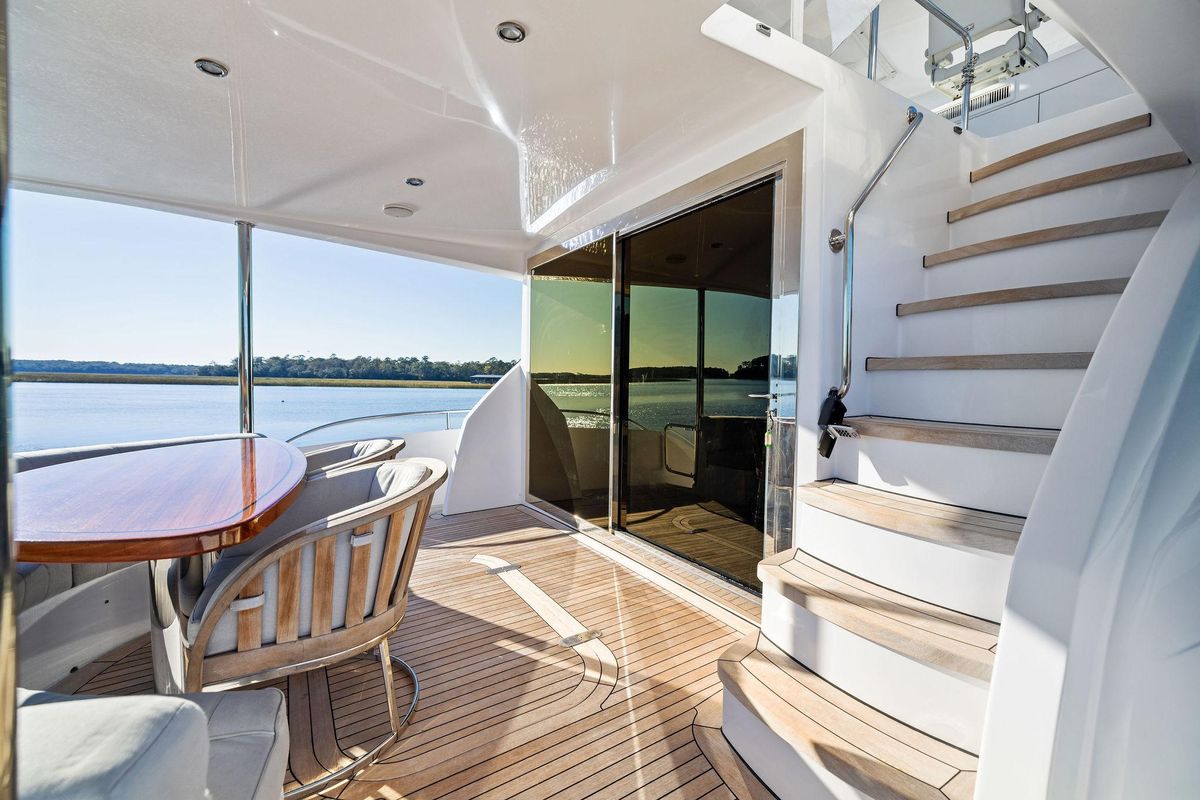 2016 Hatteras 60 