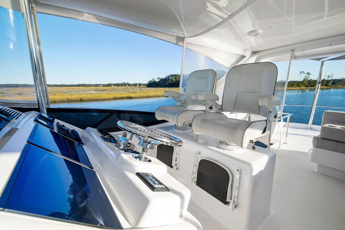 2016 Hatteras 60 