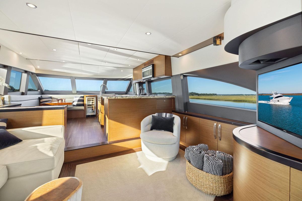 2016 Hatteras 60 