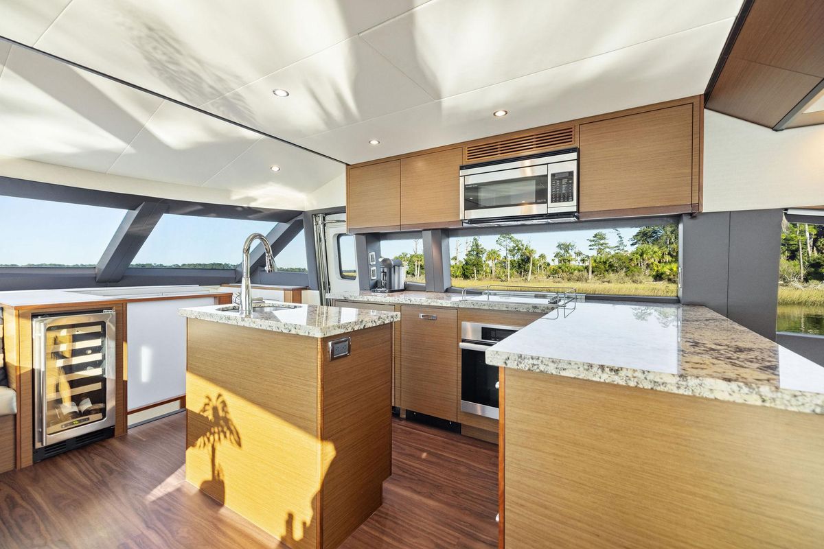 2016 Hatteras 60 