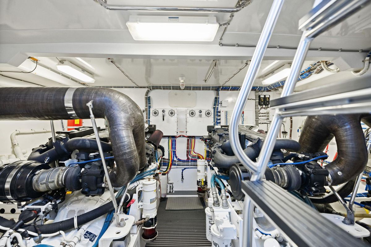 2016 Hatteras 60 