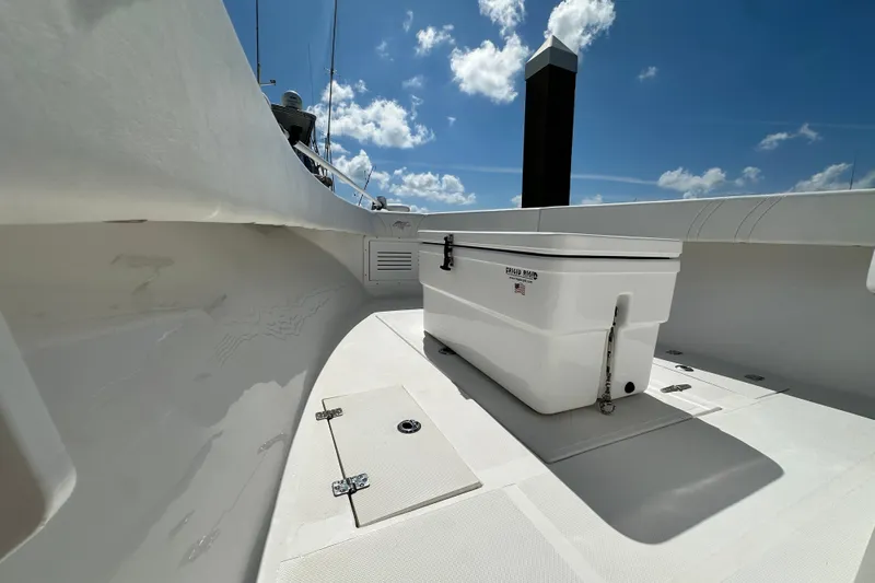 Cherokee Yacht Photos Pics 2022 Ocean Runner 29 Center Console boat deck with storage box under clear blue sky.