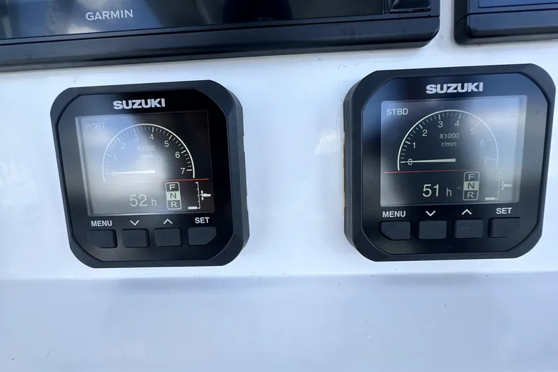 Cherokee Yacht Photos Pics Suzuki engine displays on 2022 Ocean Runner 29 Center Console boat dashboard.