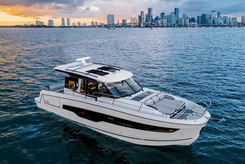  Yacht Photos Pics Manufacturer Provided Image