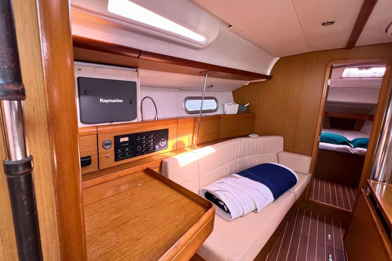  Yacht Photos Pics Interior of 2008 Jeanneau Sun Odyssey 42i Performance yacht, featuring cozy seating and navigation equipment.