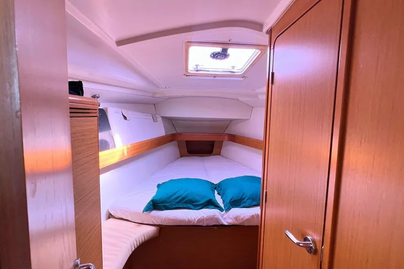  Yacht Photos Pics Cozy cabin interior of 2008 Jeanneau Sun Odyssey 42i Performance yacht with skylight and pillows.