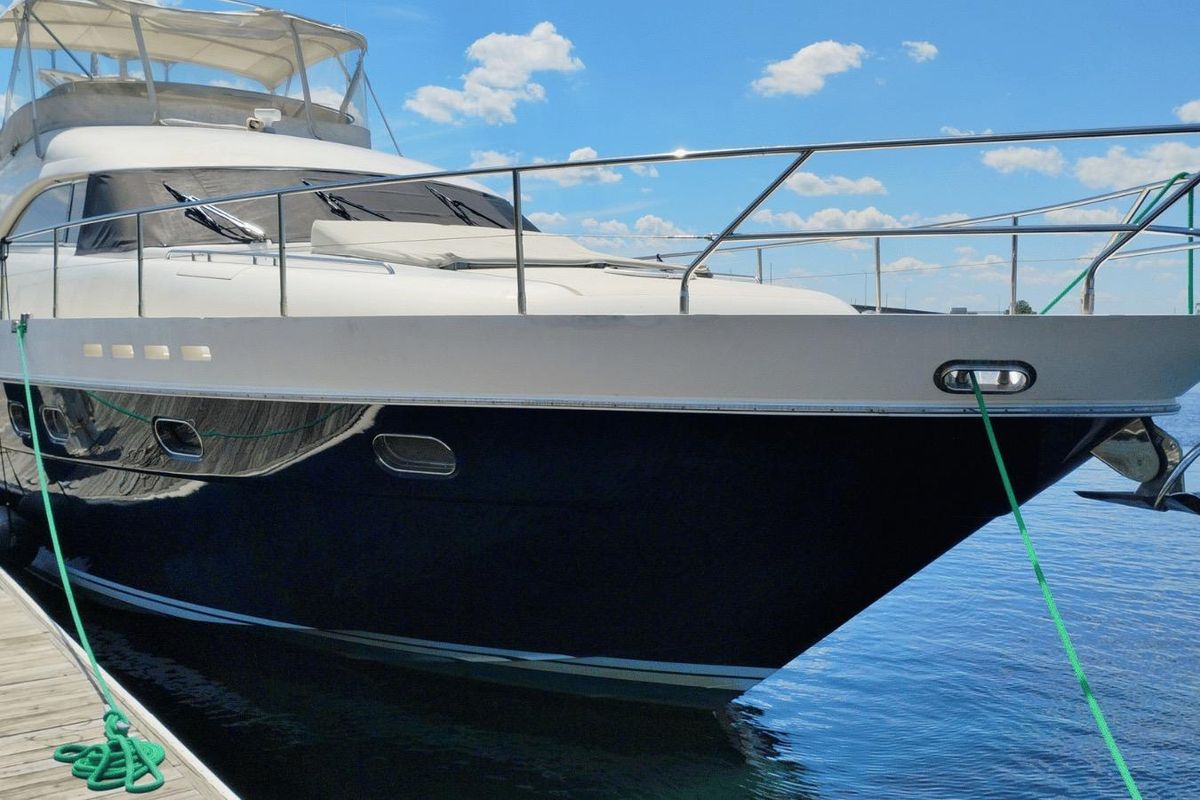 2001 Viking Princess 72 