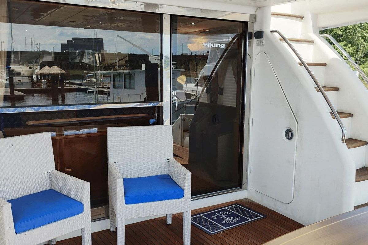 2001 Viking Princess 72 