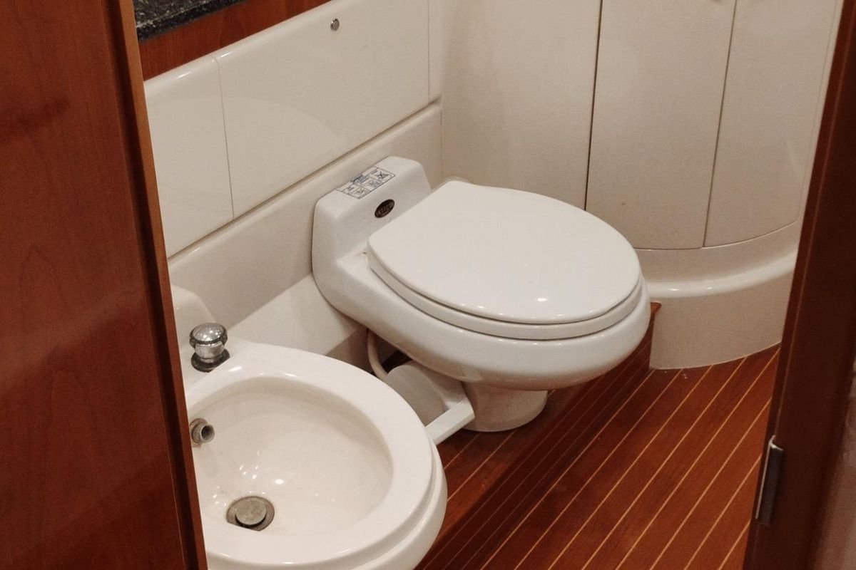2001 Viking Princess 72 