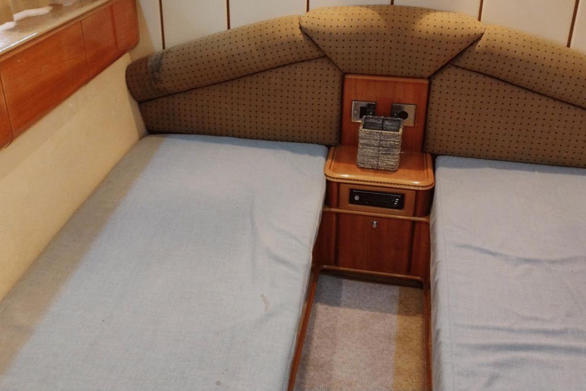 2001 Viking Princess 72 