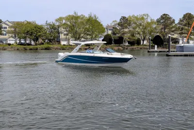 Sea Ray SLX 310 Outboard
