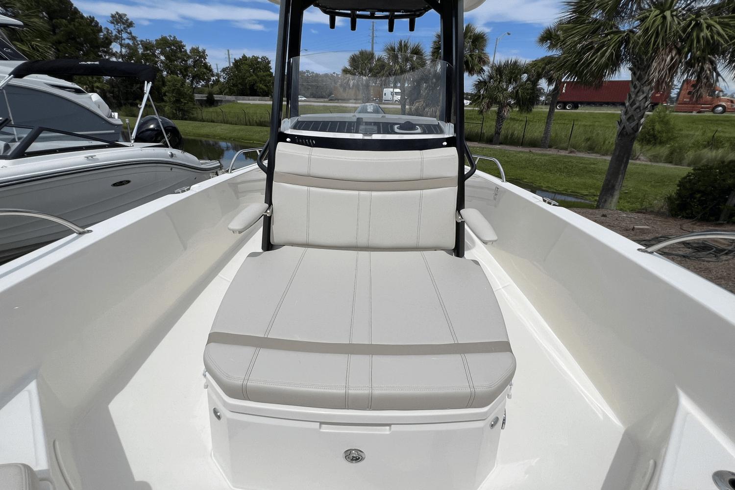 2024 Boston Whaler 250 Dauntless Centre Console For Sale YachtWorld   9004853 951254692 0 130920231228 12 