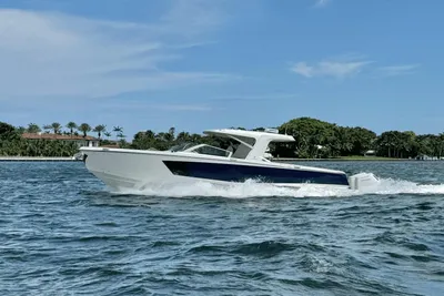 Aviara AV40 Outboard