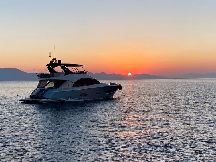 2020-66-monte-carlo-yachts-mcy-66