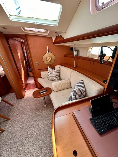 Après Yacht Photos Pics Interior of 2010 Beneteau 57 yacht with cozy seating and natural light.